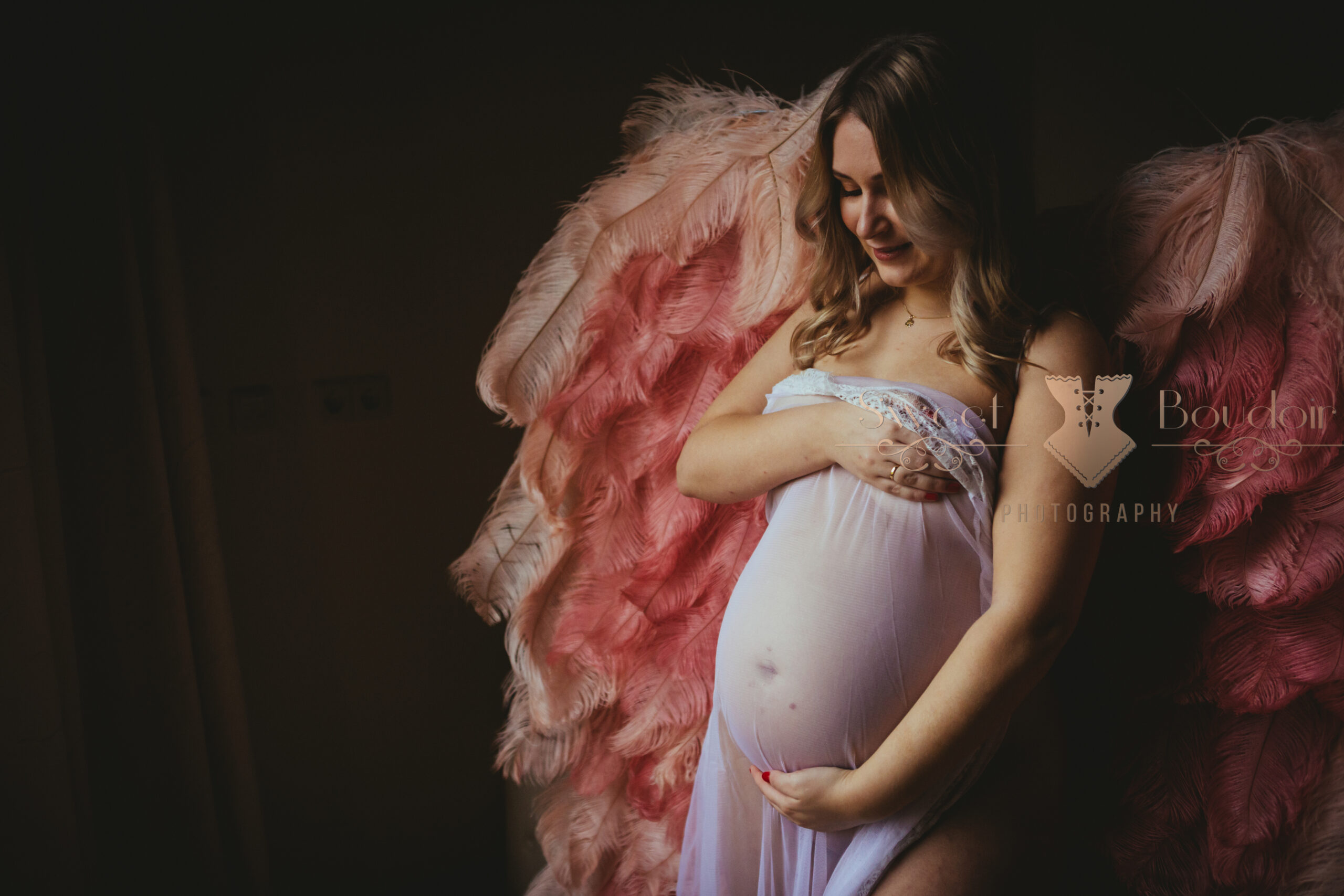 zwangerschapsreportage met engelen vleugels