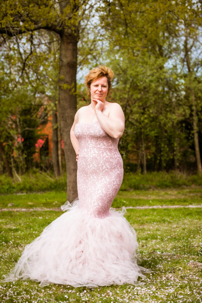 roze chique jurk met tule onderkant te huur voor fotoshoot